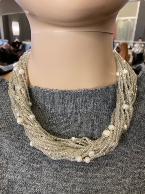 Perlekæde klare perler og naturlignende perler