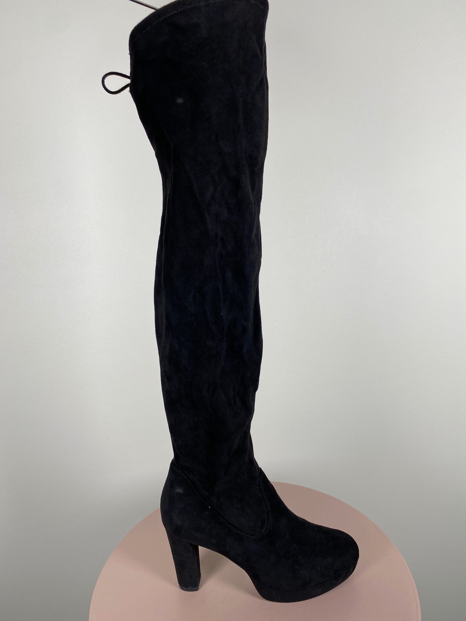 For the love of elegance str. 39 <br/> lang sort ruskind støvle