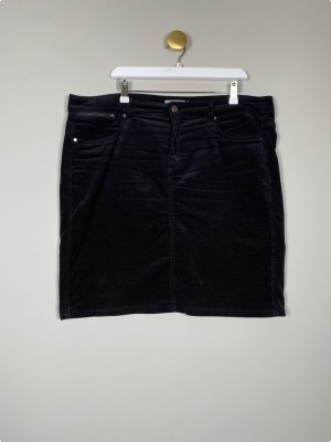 Fransa str. 44 <br/> sort fløjlsnederdel