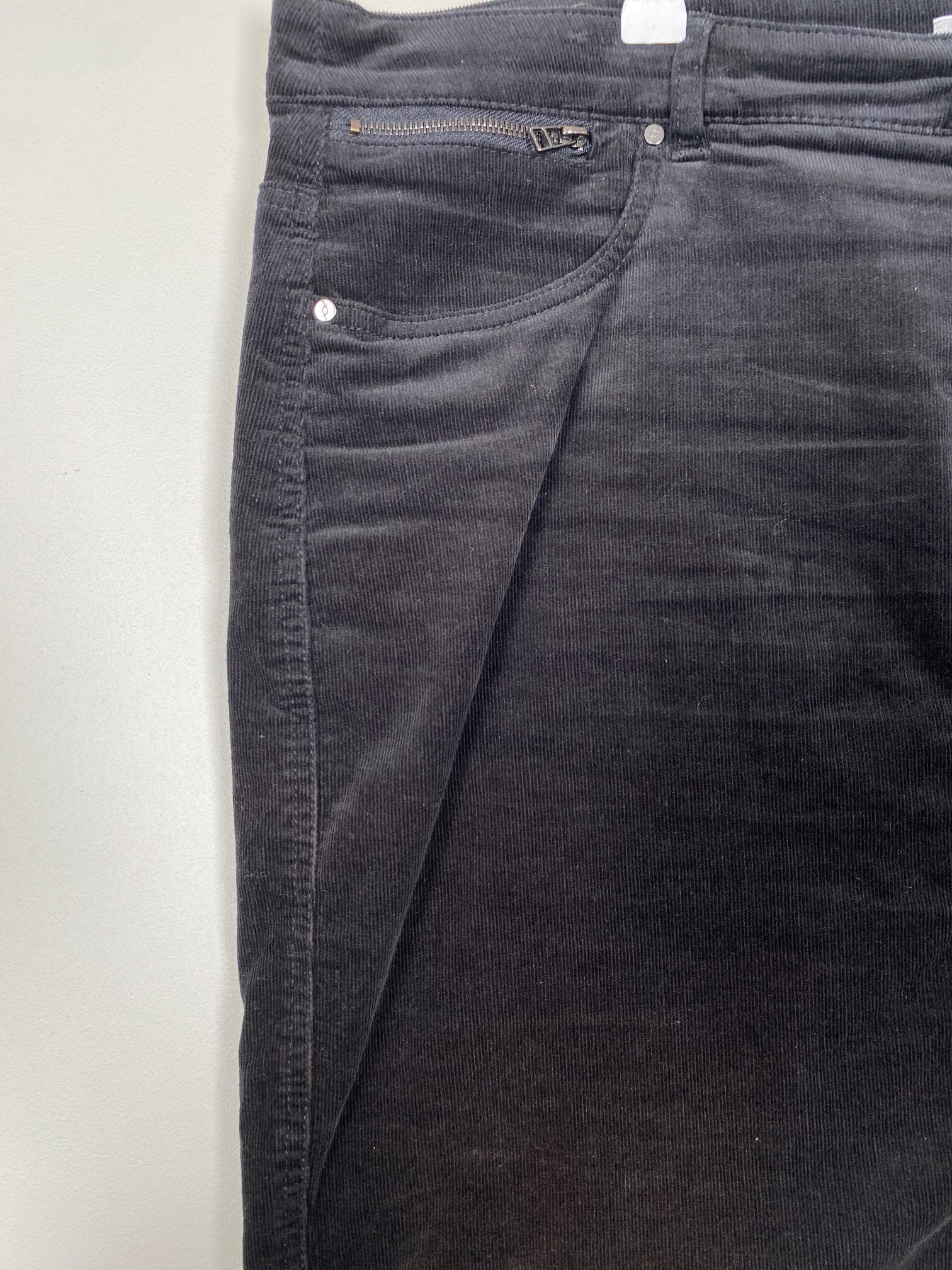 Fransa str. 44 <br/> sort fløjlsnederdel - Billede 2