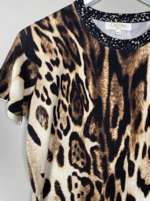 Cristina str. M/L <br/> t-shirt med leopardmønster