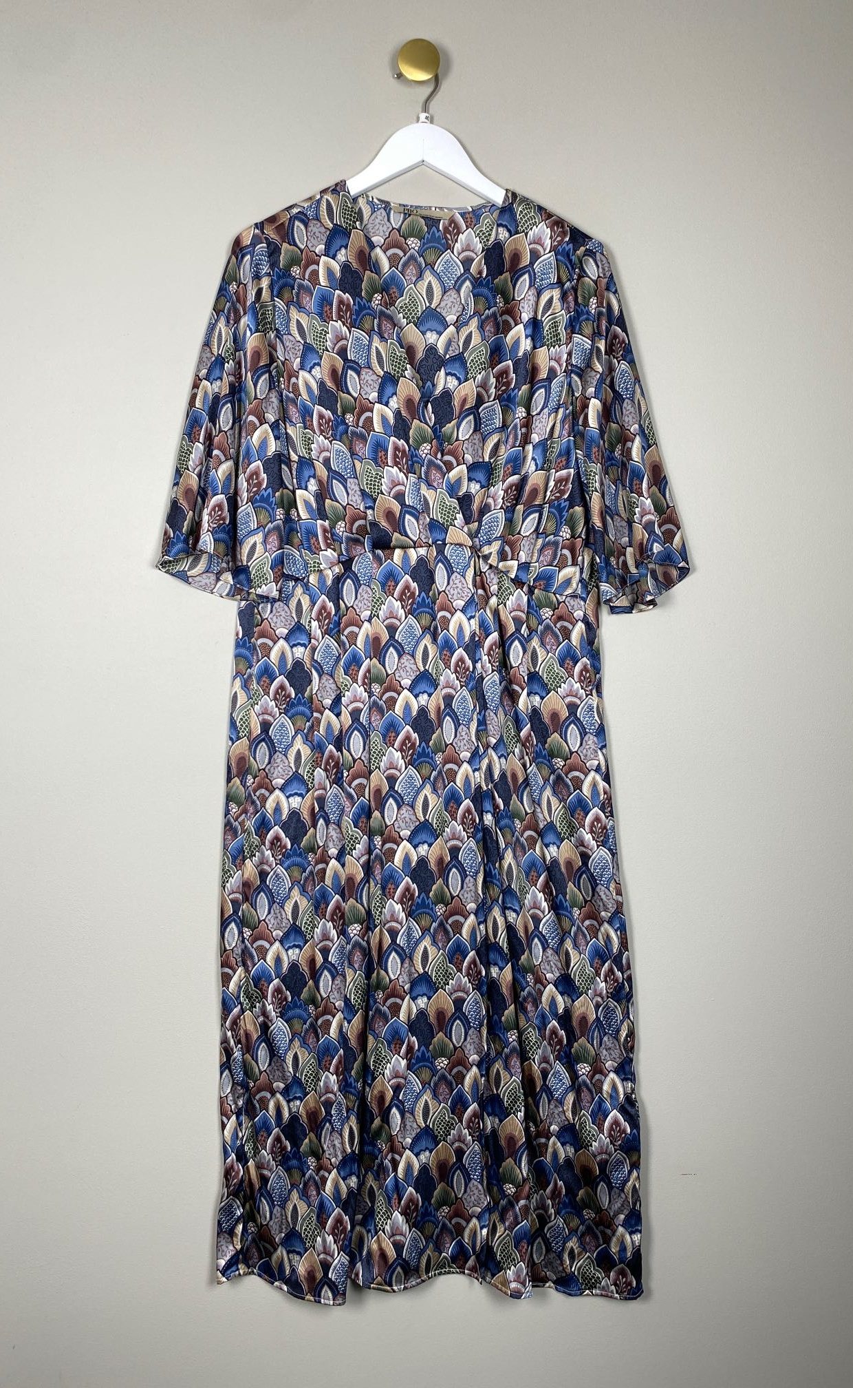 PBO str. 40 <br/> mønstret silkekjole