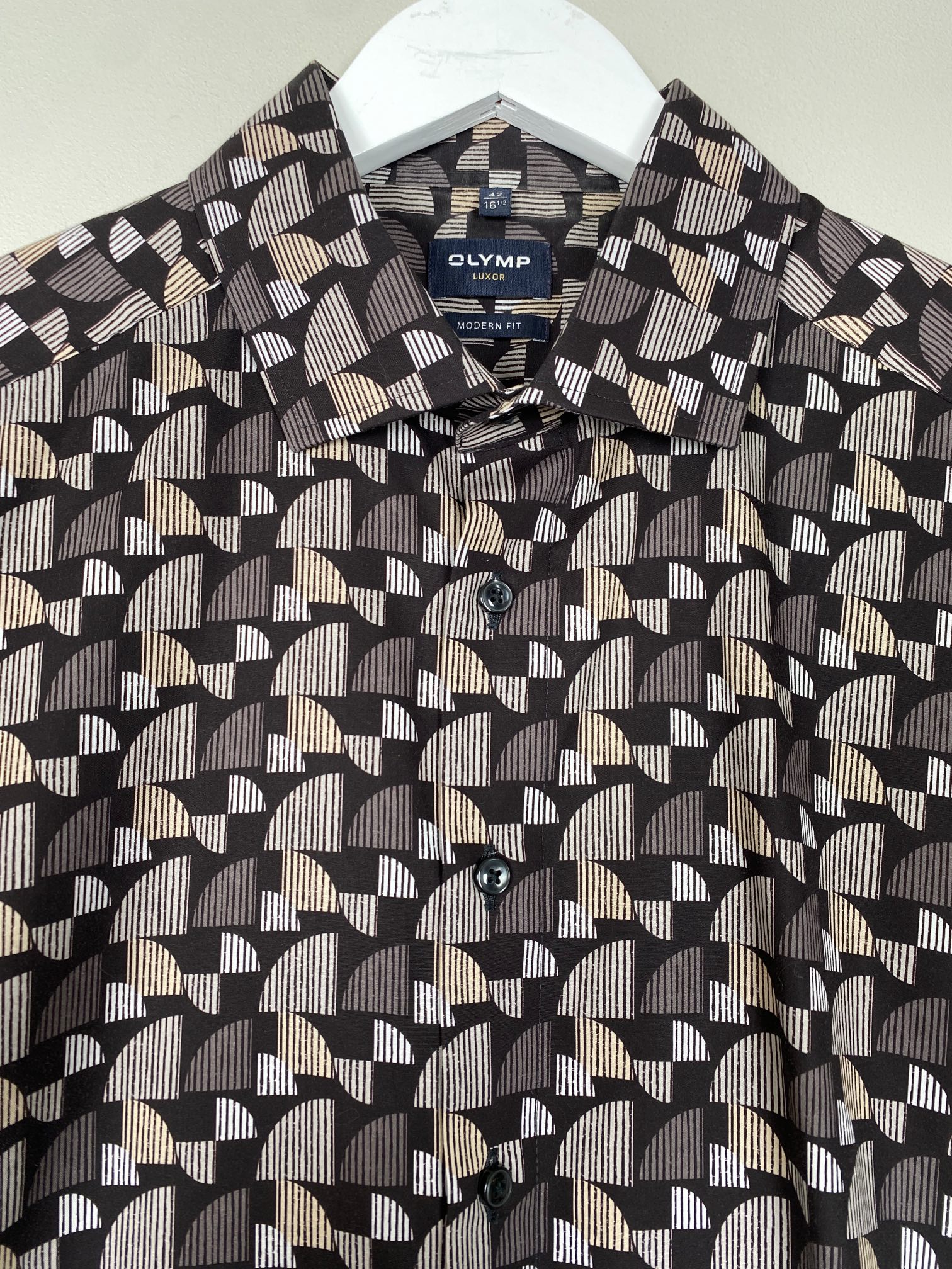 Olymp str. 42 <br/> sort skjorte med mønster, modern fit - Billede 2