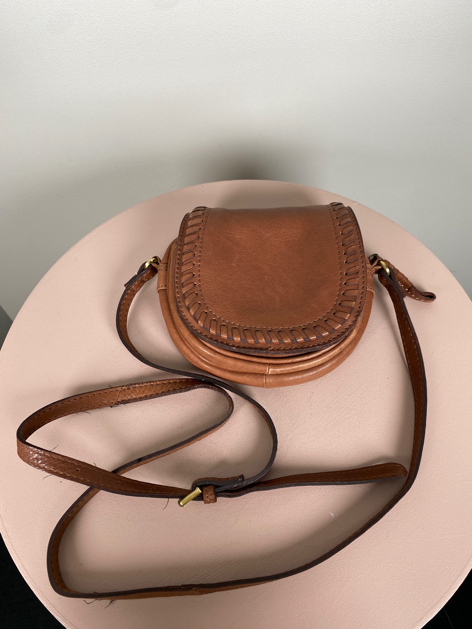 Aura skuldertaske i brun