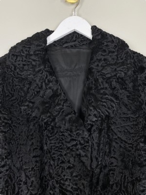 M. Abramovitz str. 38 <br/> sort persianer lammeskindsfrakke