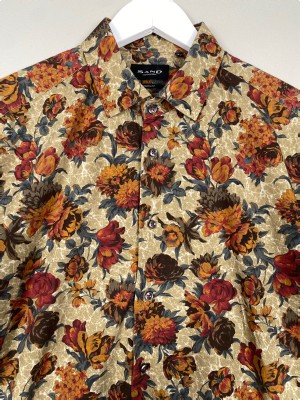 Sand str. 42 <br/b> mønstret beige skjorte med blomster