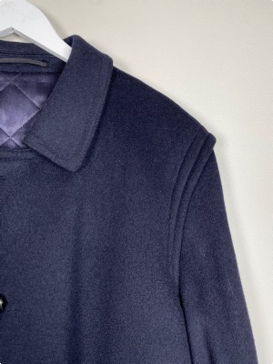Steinbock str. 54 <br/> mørkeblå uldfrakke