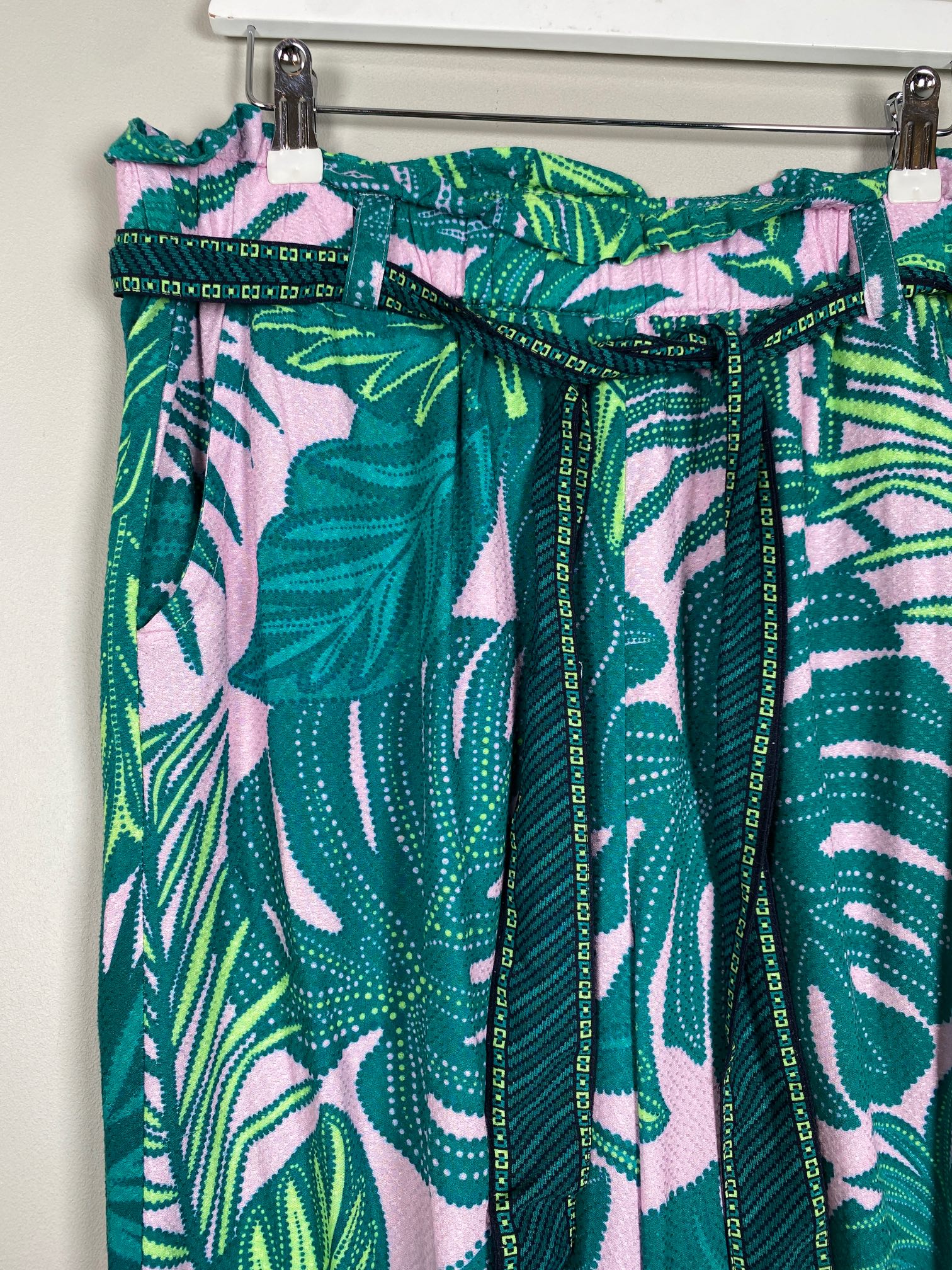 Lollys Laundry str. L <br/> lyserøde bukser med palmeblade - Billede 4