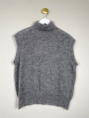 Second Female str. L <br/> grå vest