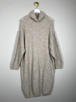 Tiffany str. XL <br/> beige strikkjole