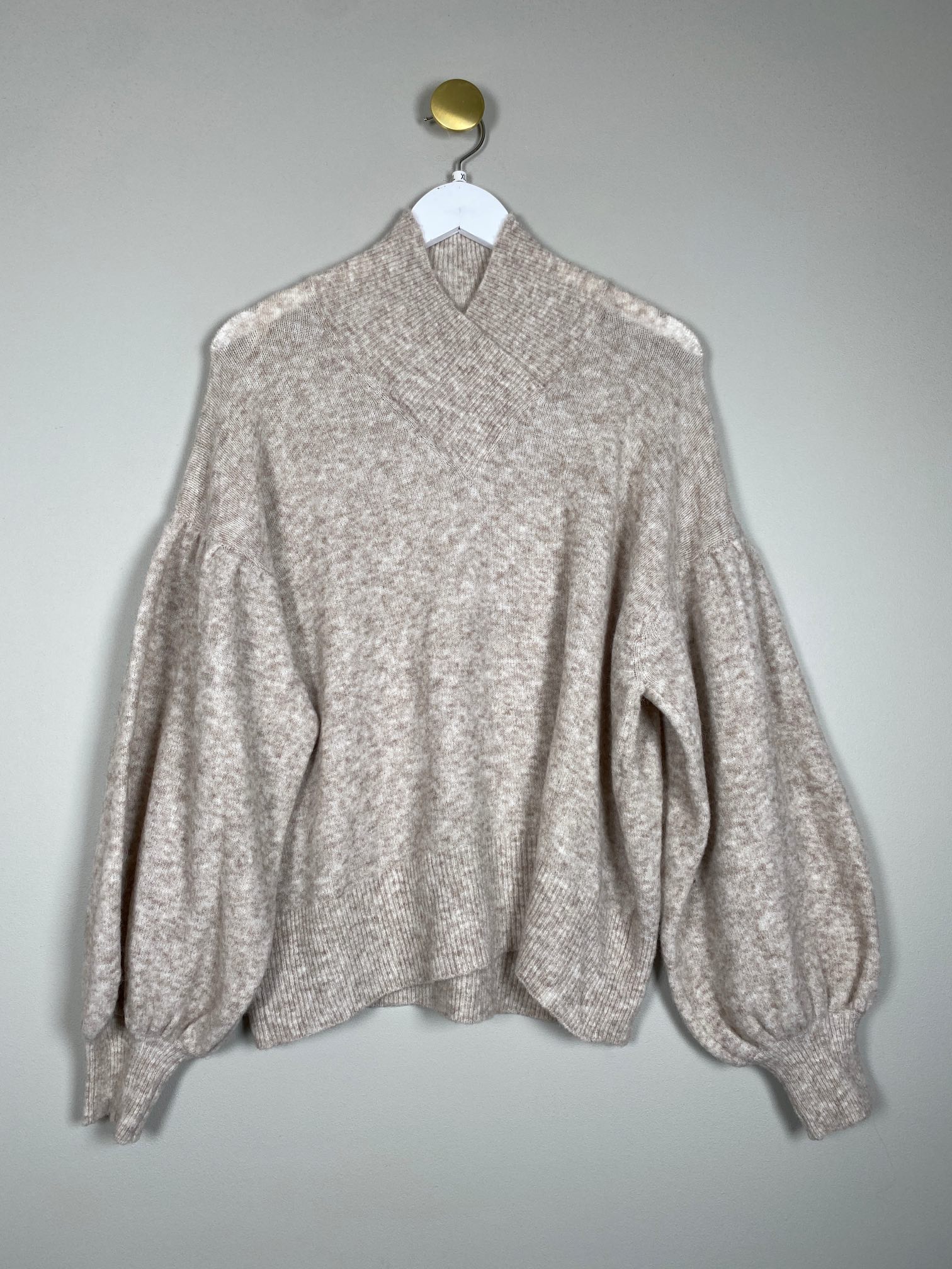 Second Female str. XL <br/> beige strik med pufærmer