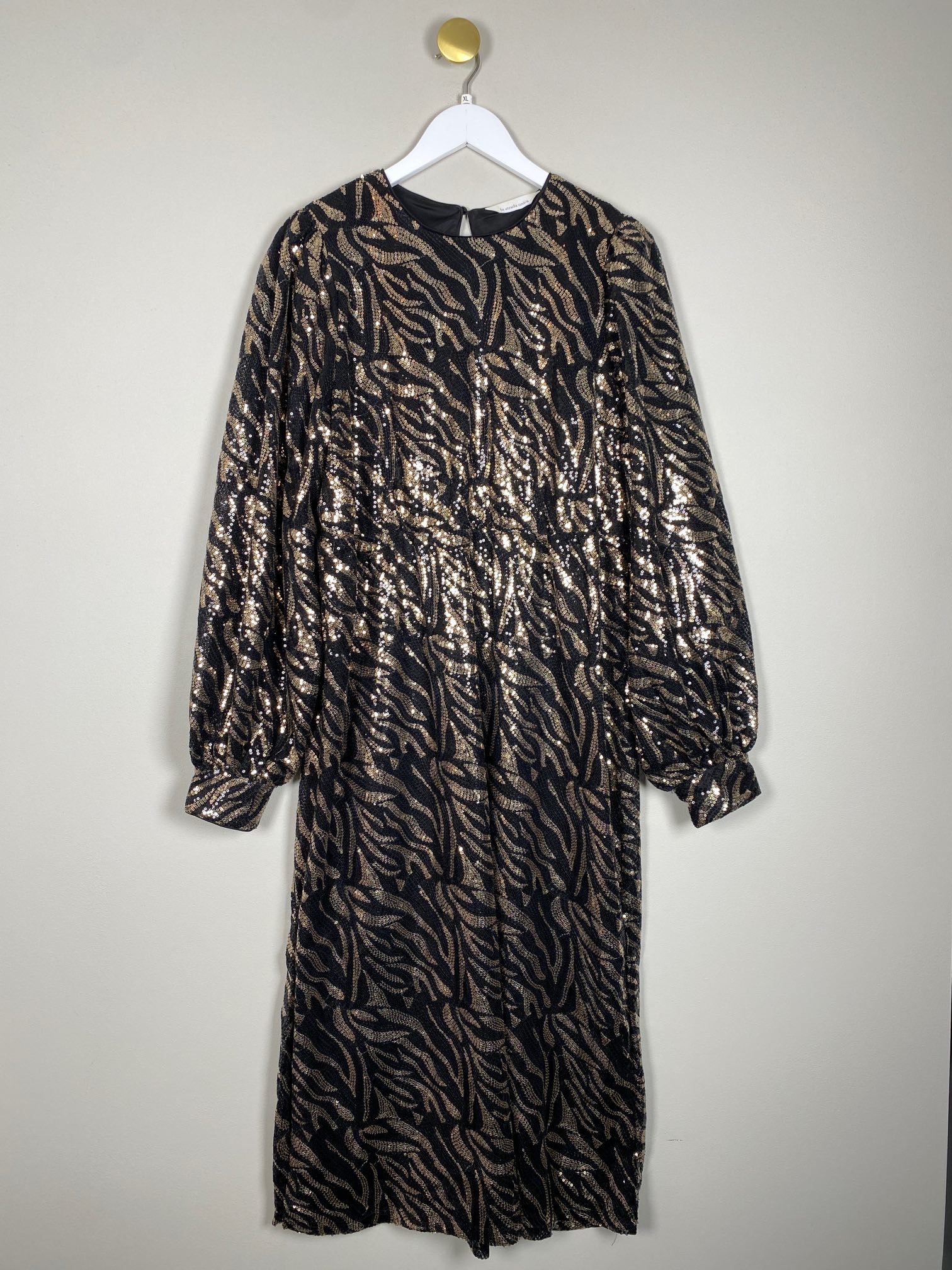 La Strada Unica str. XL <br/> lang sort kjole med pailletter