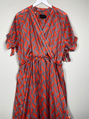Birgitte Herskind str. 42 <br/> lang kjole i rød og grå
