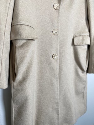 Sand str. L <br/> beige frakke i cashmere og uld