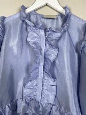 Neo Noir str. XL <br/> blå bluse med flæser