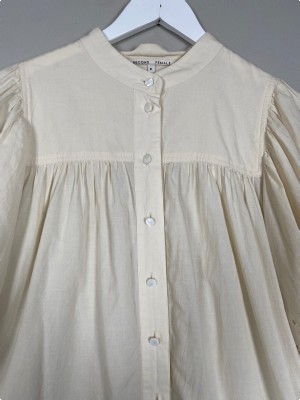 Second Female str. XL <br/> beige skjorte med hulmønster