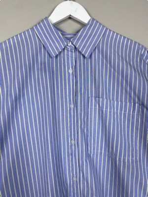 Second Female str. XL <br/> blå skjorte med hvide striber
