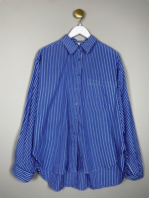 Second Female str. XL <br/> mørkeblå skjorte med hvide striber