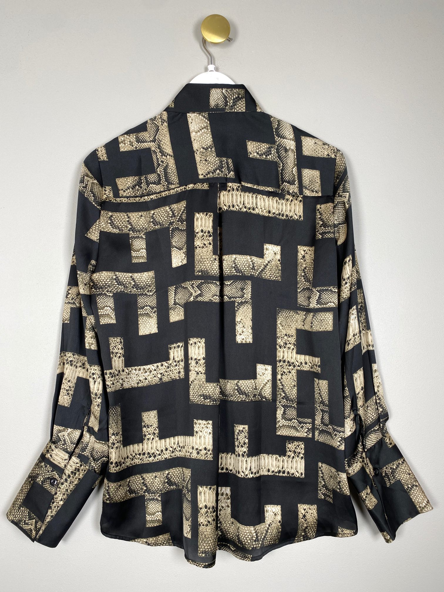 Karmamia str. L <br/> sort satinskjorte med mønster - Billede 3