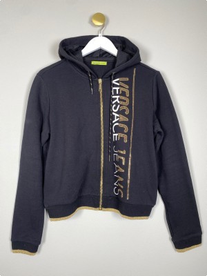 Versace str. L <br/> sort hoodie med logo foran