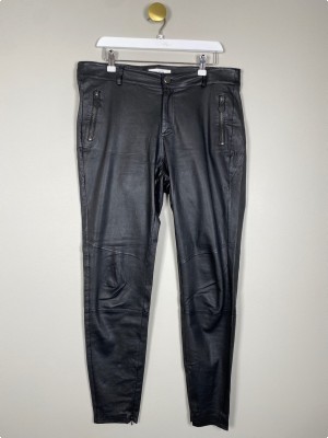 Pieszak str. 40 <br/> sorte læderbukser