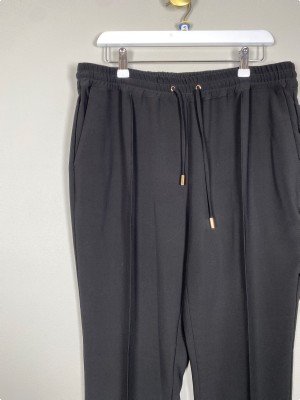 Julie Fagerholt str. 40 <br/> sorte bukser med elastisk linning