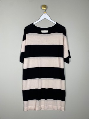 By Malene Birger str. L <br/> stribet kjole, sort og råhvid