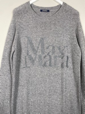 MaxMara str. M <br/> lang grå uldkjole med logo foran