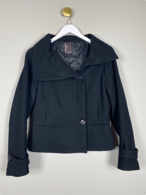 Message str. 38 <br/b> sort kort jakke i uldblandning