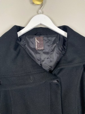 Message str. 38 <br/b> sort kort jakke i uldblandning