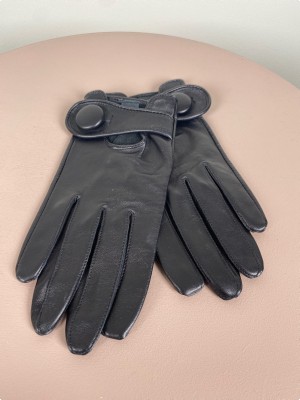 Skindhandsker <br/b> sorte med fin knapdetalje