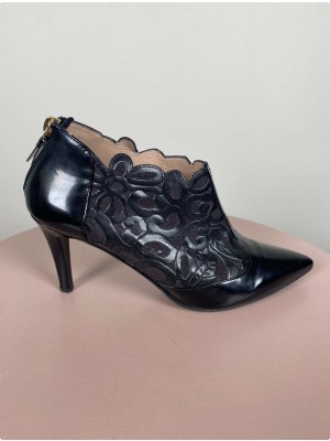 Fonnesberg str. 37 <br/> sort stilet med mønster