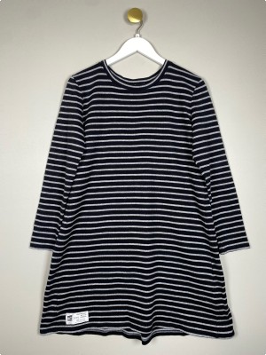 Mads Nørgaard str. L <br/> sort tunika med sølvstriber