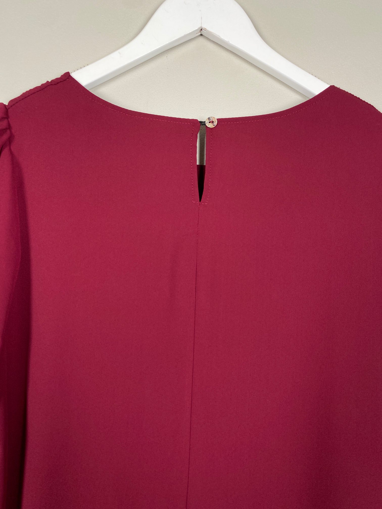 Noella str. M <br/> vinrød kjole med plisseret underdel - Billede 2