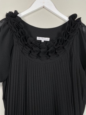 Moondust str. S <br/> sort kjole, plisseret foran