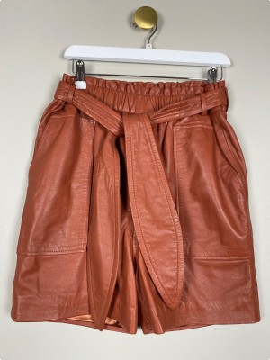 Munthe str. 40 <br/> cognac-farvet lædershorts
