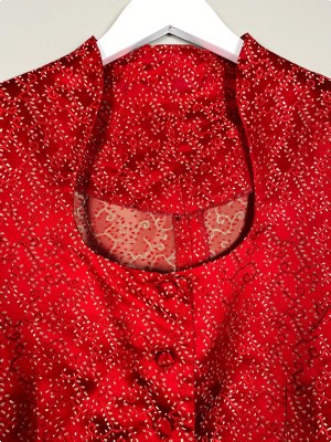 Skræddersyet blazer str. 42 <br/b> Rødt brodderi jakke med rund hals