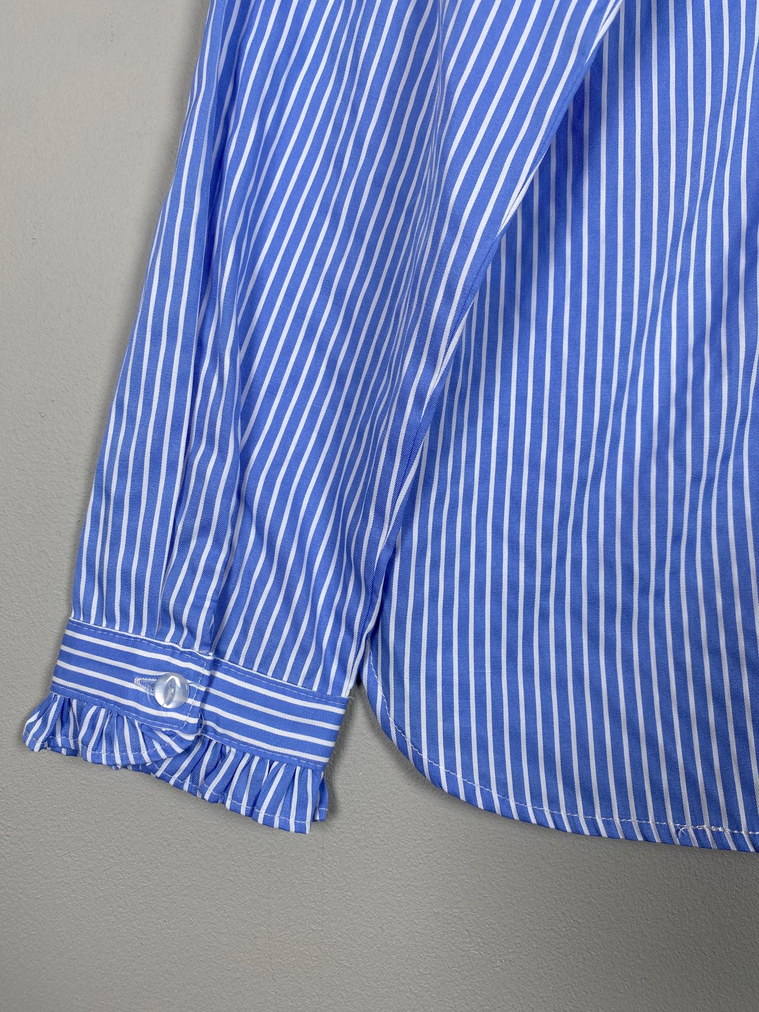 Kaffe str. 42 <br/b> Lyseblå stribet skjorte med flæse - Billede 4