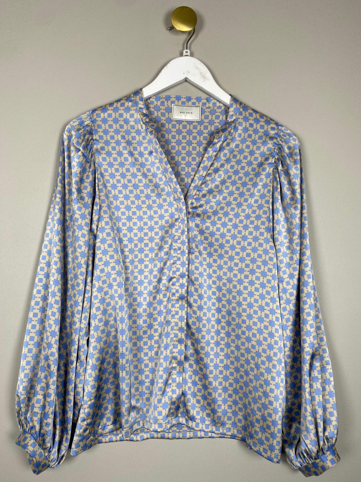Neo Noir str. 36 <br/b> blå creme mønstret skjorte