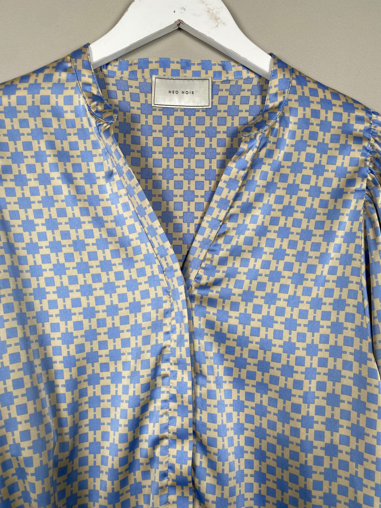 Neo Noir str. 36 <br/b> blå creme mønstret skjorte - Billede 3