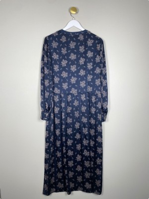 PBO str. 40 <br/b> mørkeblå kjole med beige blade