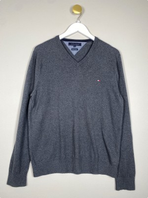 Tommy Hilfiger str. M <br/b> Koksgrå strik med v hals