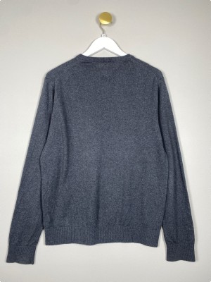 Tommy Hilfiger str. M <br/b> Koksgrå strik med v hals