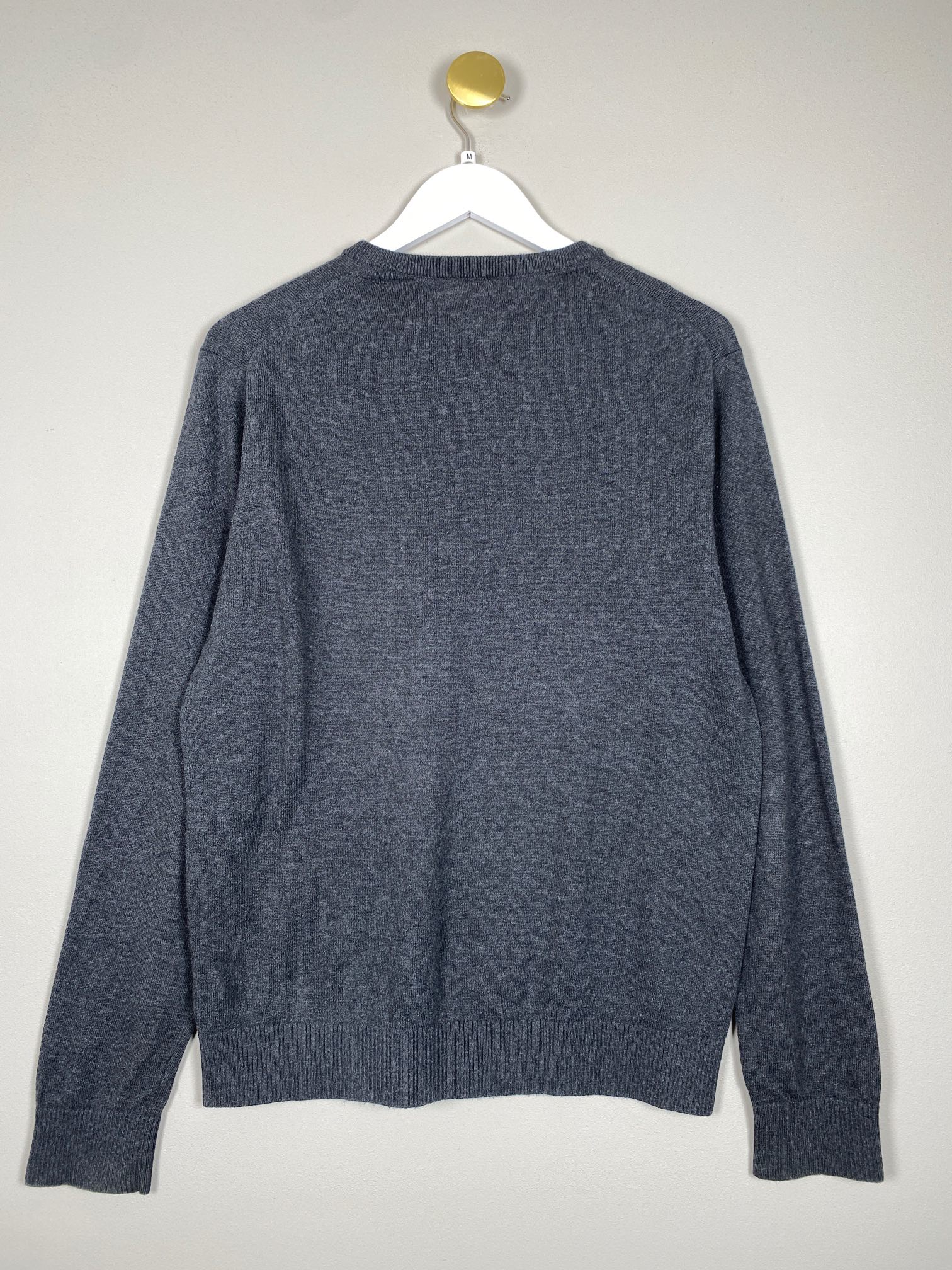 Tommy Hilfiger str. M <br/b> Koksgrå strik med v hals - Billede 2