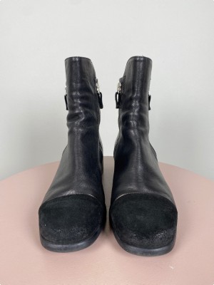 BilliBi str. 38 <br/>sort ankelstøvle med ruskind på snuden