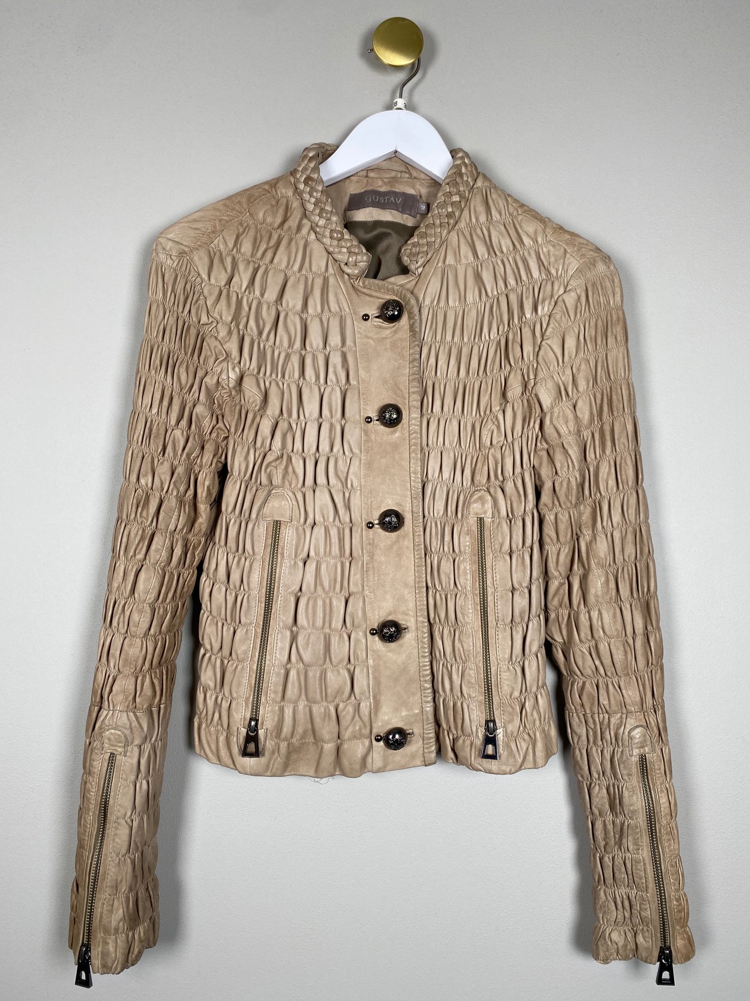 Gustav str. 38 <br/> beige læderjakke med stretch