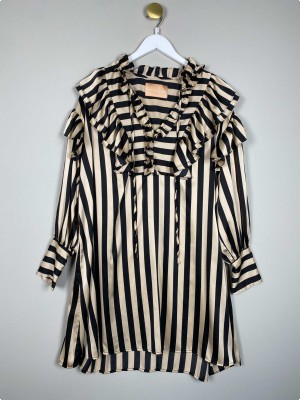 Stories from the Atelier str. L/XL <br/> stribet kjole i sort og beige