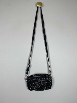 Lille sort taske med nitter