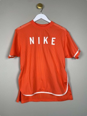 Nike str. M <br/> koralfarvet sportstrøje med hulmønster