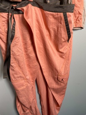 Jordan Air str. XL <br/> buksedragt med slå-om effekt